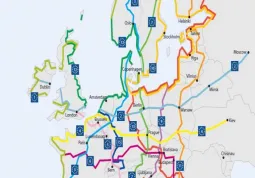 EuroVelo è una rete di 14 itinerari ciclabili di lunga percorrenza attraverso tutta l’Europa, per circa 70 mila chilometri dedicati alle due ruote